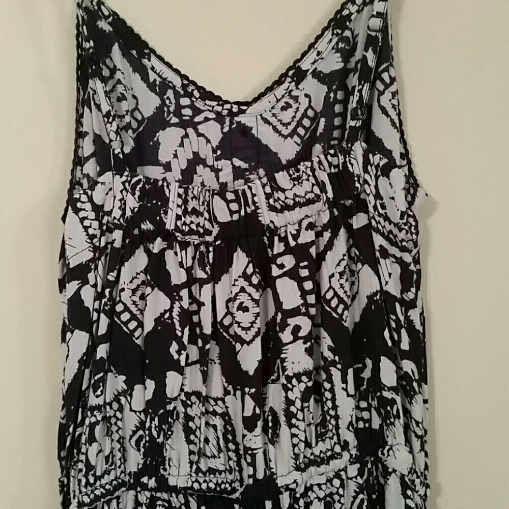 Cute romper! - Picture 3 of 3